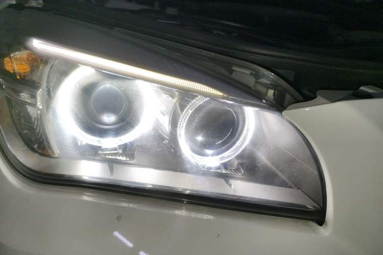 Used BMW X1 2014 sDrive18i Fashion Model Right Front Headlight