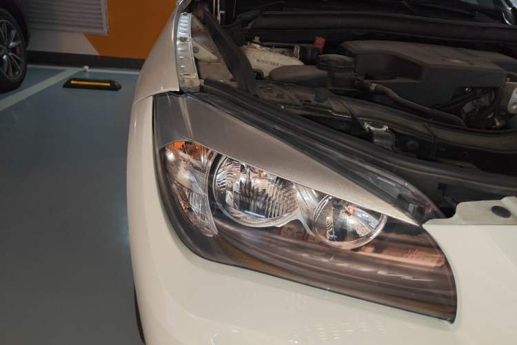 Used BMW X1 2014 sDrive18i Fashion Model Right Front Headlight