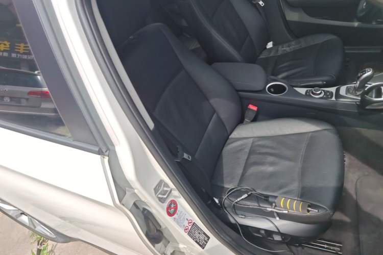 Used BMW X1 2014 sDrive18i Fashion Model Right Front Seat