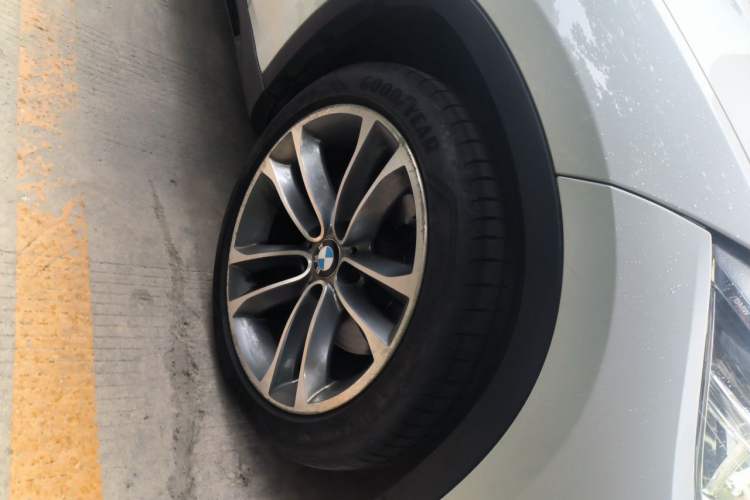 Used BMW X1 2014 sDrive18i Sports Design Package Right Front Wheel Hub