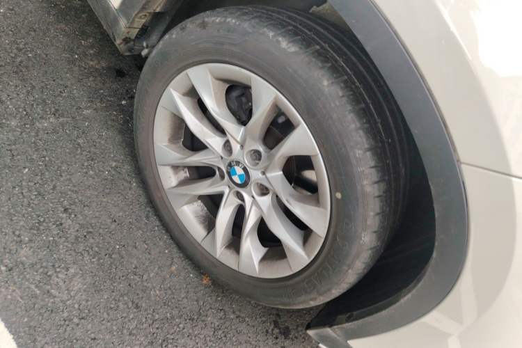 Used BMW X1 2014 sDrive18i Leading Model Right Front Wheel Hub