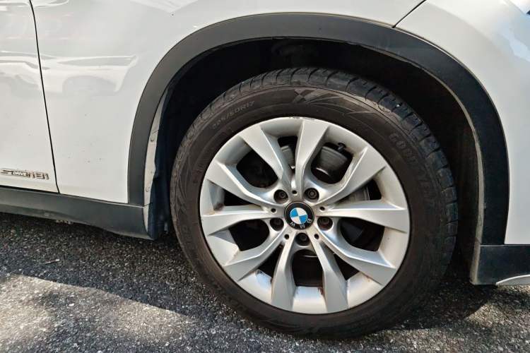 Used BMW X1 2014 sDrive18i Fashion Model Right Front Wheel Hub
