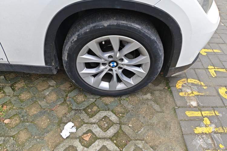 Used BMW X1 2014 sDrive18i Fashion Model Right Front Wheel Hub