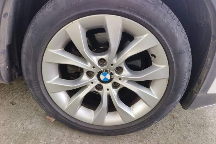 Used BMW X1 2014 sDrive18i Fashion Model Right Front Wheel Hub