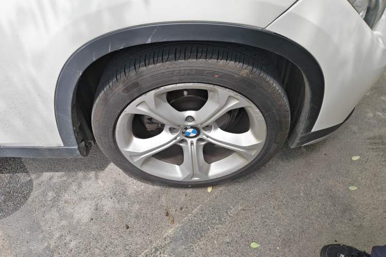 Used BMW X1 2014 sDrive18i Fashion Model Right Front Wheel Hub