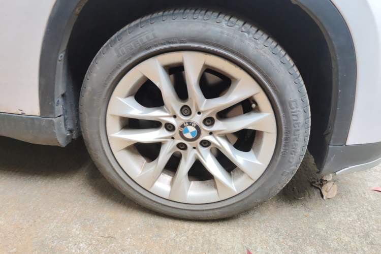 Used BMW X1 2014 sDrive18i Leading Model Right Front Wheel Hub