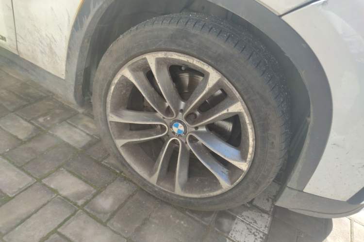 Used BMW X1 2014 xDrive20i Sports Design Package Right Front Wheel Hub