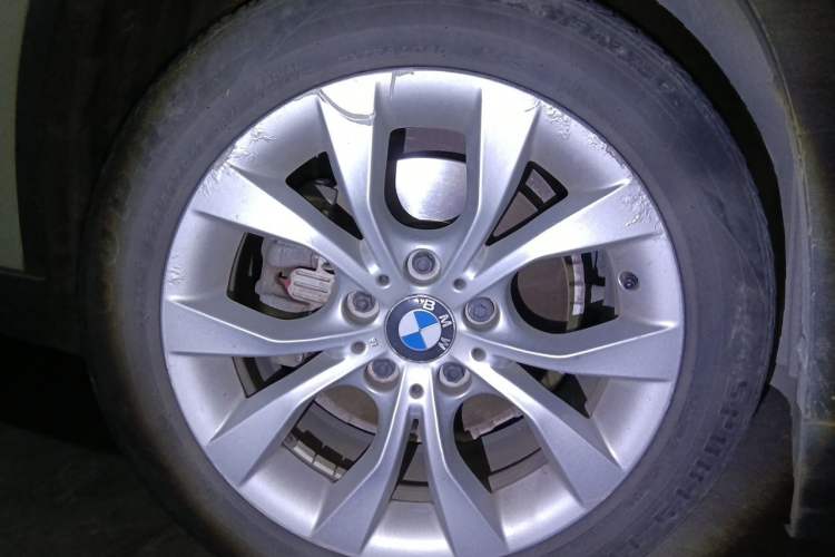 Used BMW X1 2014 sDrive18i Fashion Model Right Front Wheel Hub
