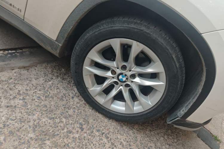 Used BMW X1 2014 sDrive18i Leading Model Right Front Wheel Hub