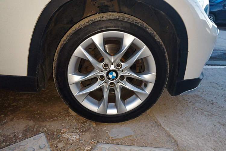 Used BMW X1 2014 sDrive18i Fashion Model Right Front Wheel Hub