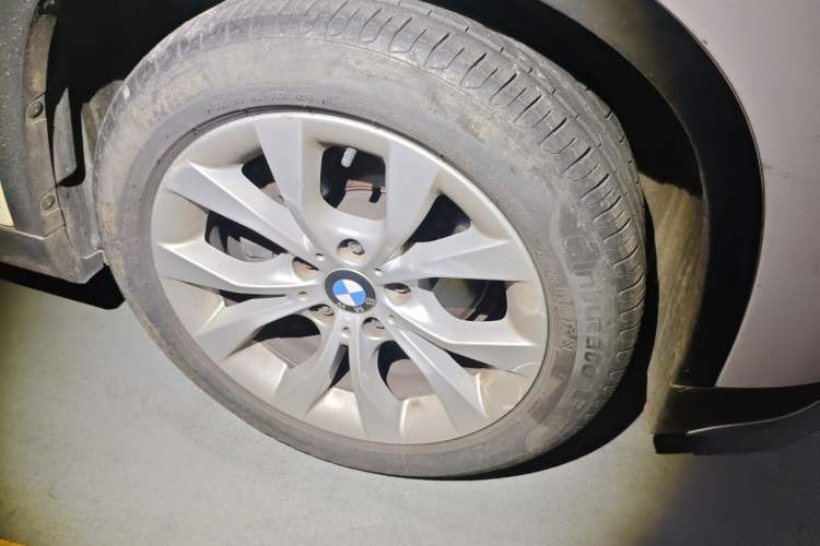 Used BMW X1 2014 sDrive18i Fashion Model Right Front Wheel Hub