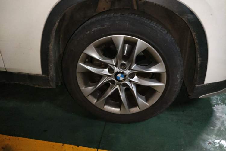 Used BMW X1 2014 sDrive18i Leading Model Right Front Wheel Hub