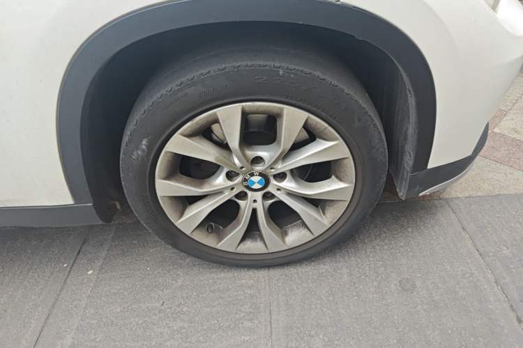 Used BMW X1 2014 sDrive18i Fashion Model Right Front Wheel Hub