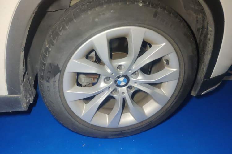 Used BMW X1 2014 sDrive18i Fashion Model Right Front Wheel Hub