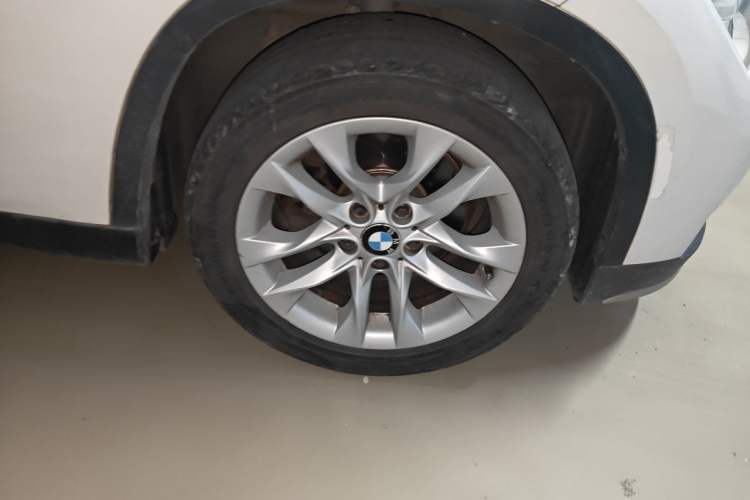 Used BMW X1 2014 sDrive18i Leading Model Right Front Wheel Hub