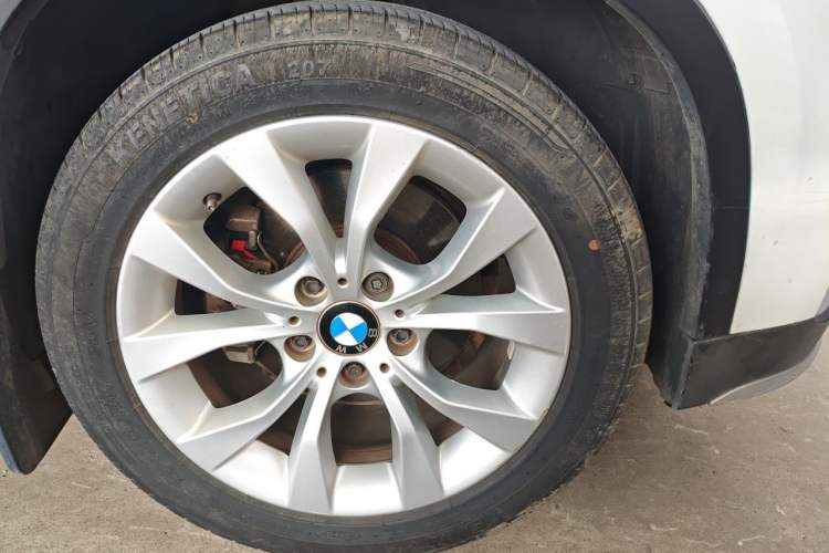 Used BMW X1 2014 sDrive18i Fashion Model Right Front Wheel Hub