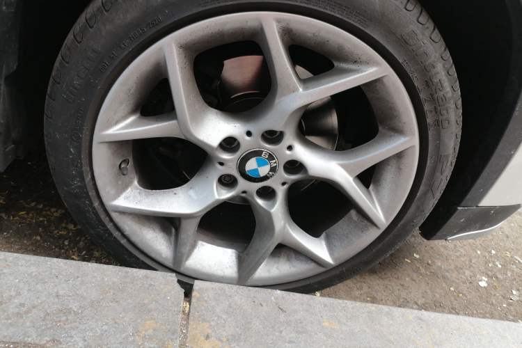 Used BMW X1 2014 xDrive20i X Design Package Right Front Wheel Hub