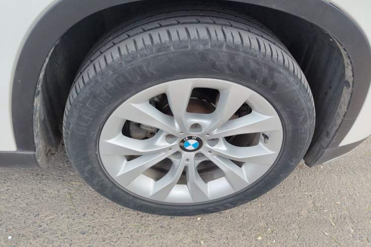 Used BMW X1 2014 sDrive18i Fashion Model Right Front Wheel Hub