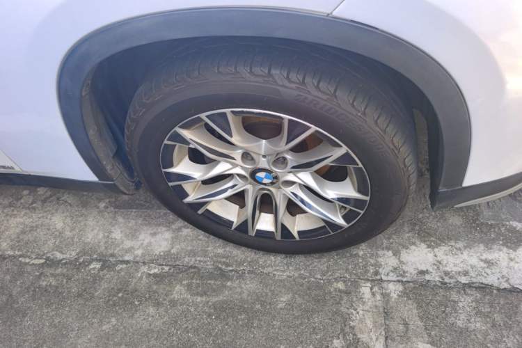 Used BMW X1 2014 sDrive18i Leading Model Right Front Wheel Hub