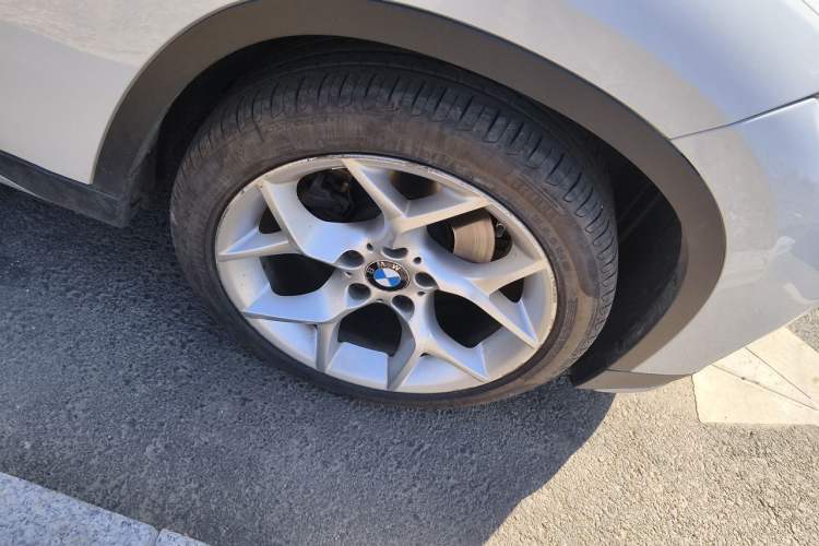 Used BMW X1 2014 sDrive20i X Design Package Right Front Wheel Hub