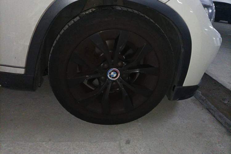 Used BMW X1 2014 sDrive18i Fashion Model Right Front Wheel Hub