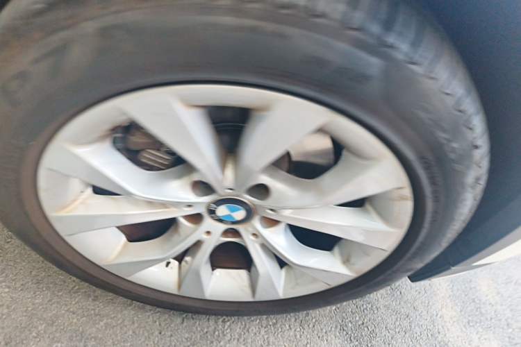 Used BMW X1 2014 sDrive18i Fashion Model Right Front Wheel Hub