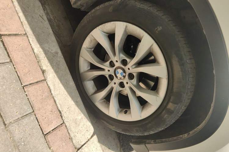 Used BMW X1 2014 sDrive18i Fashion Model Right Front Wheel Hub