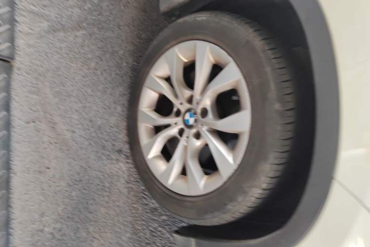Used BMW X1 2014 sDrive18i Fashion Model Right Front Wheel Hub