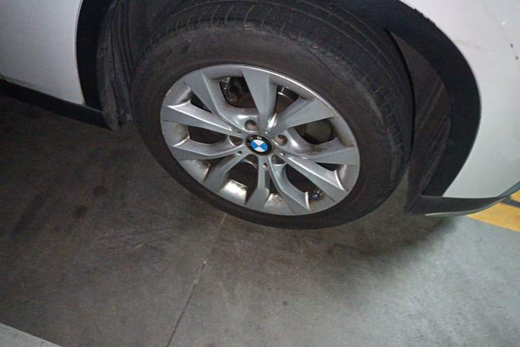 Used BMW X1 2014 sDrive18i Fashion Model Right Front Wheel Hub