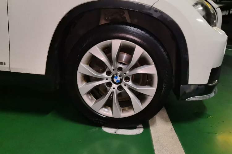 Used BMW X1 2014 sDrive18i Fashion Model Right Front Wheel Hub