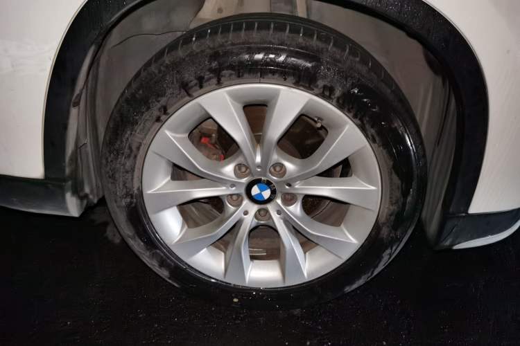 Used BMW X1 2014 sDrive18i Fashion Model Right Front Wheel Hub