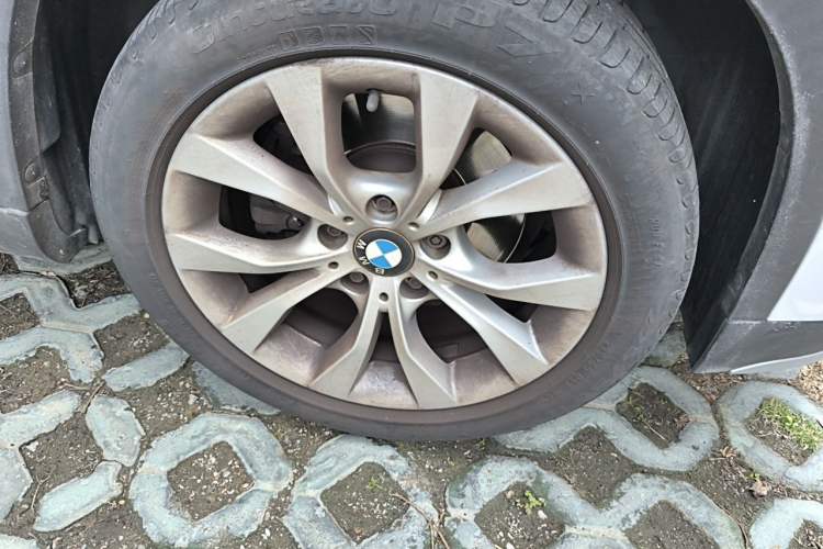 Used BMW X1 2014 sDrive18i manual model Right Front Wheel Hub