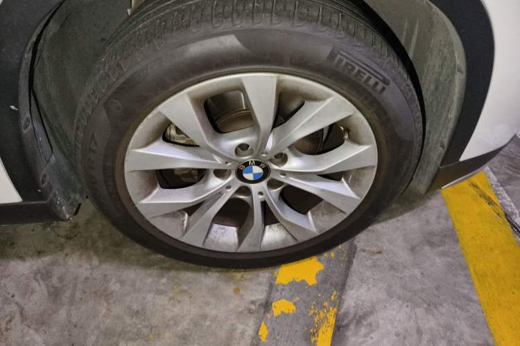 Used BMW X1 2014 sDrive18i Fashion Model Right Front Wheel Hub