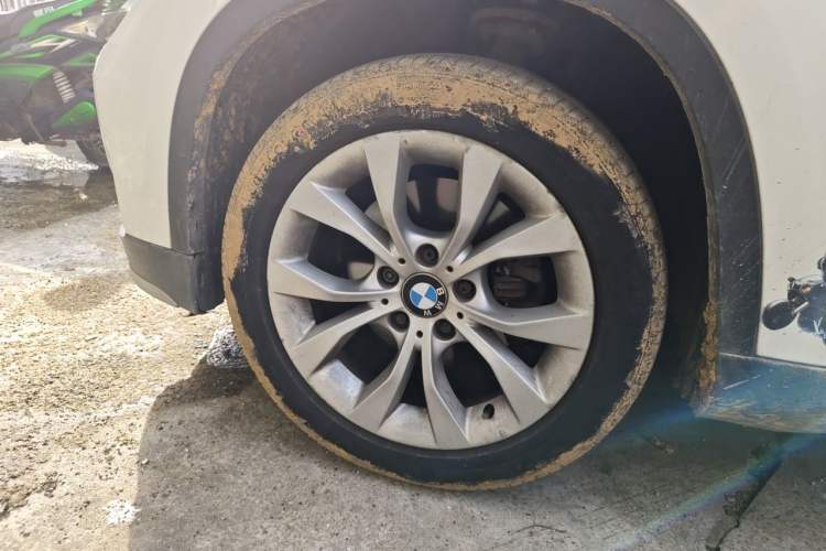 Used BMW X1 2014 sDrive18i Fashion Model Right Front Wheel Hub