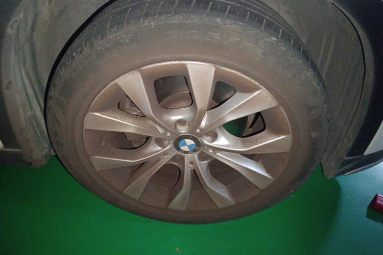 Used BMW X1 2014 sDrive18i Fashion Model Right Front Wheel Hub