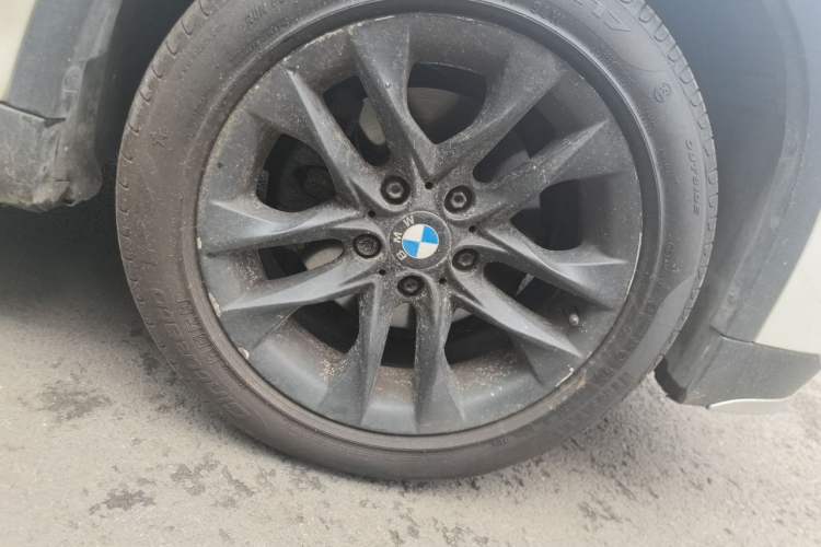 Used BMW X1 2014 sDrive18i Leading Model Right Front Wheel Hub