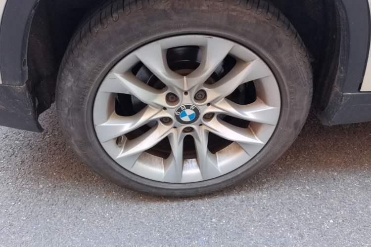 Used BMW X1 2014 sDrive18i Leading Model Right Front Wheel Hub