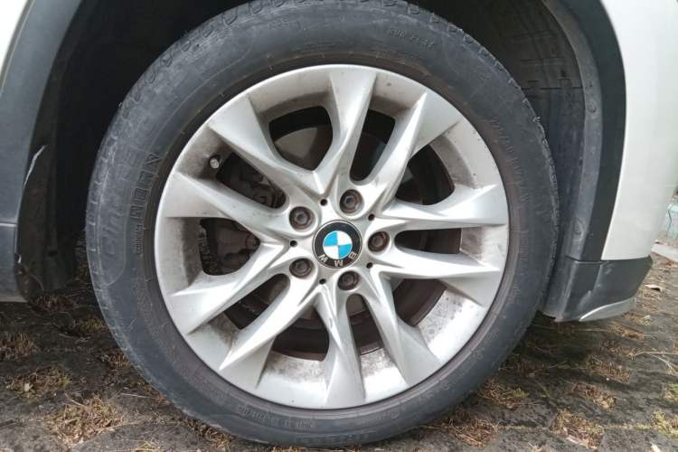 Used BMW X1 2014 sDrive18i Leading Model Right Front Wheel Hub