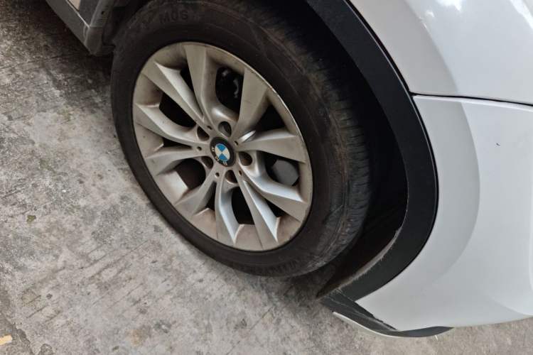 Used BMW X1 2014 sDrive18i Fashion Model Right Front Wheel Hub