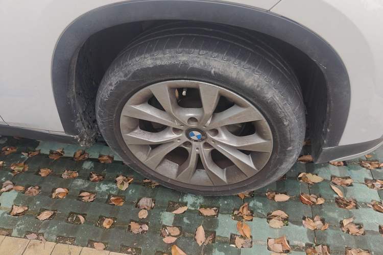 Used BMW X1 2014 sDrive18i Fashion Model Right Front Wheel Hub