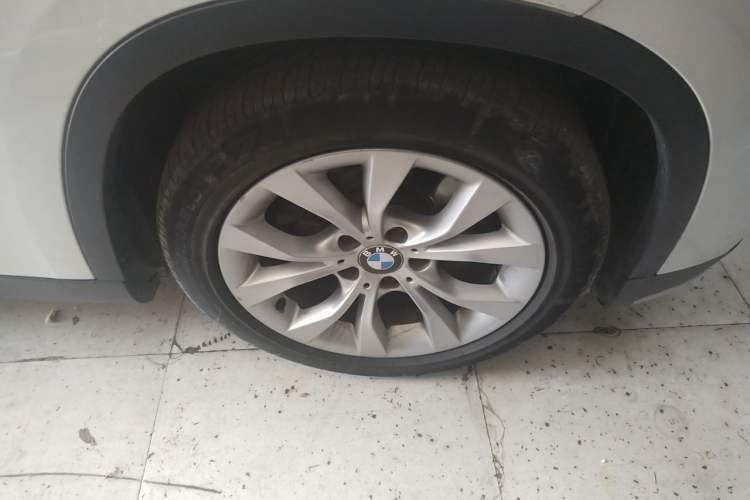 Used BMW X1 2014 sDrive18i Fashion Model Right Front Wheel Hub