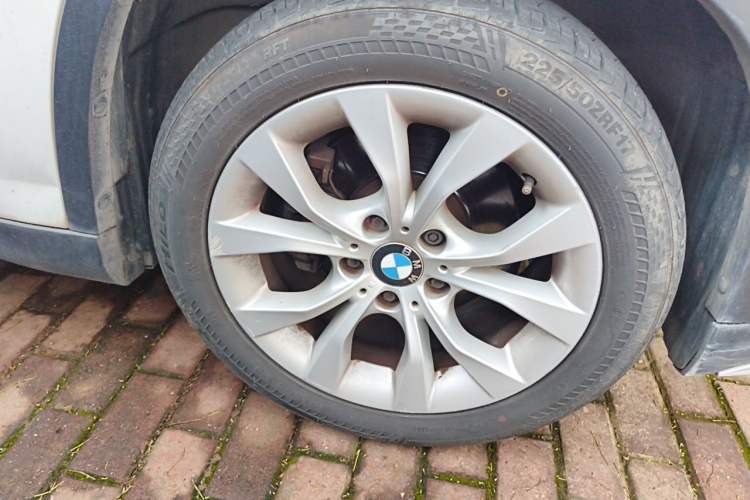 Used BMW X1 2014 sDrive18i Fashion Model Right Front Wheel Hub