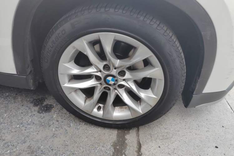 Used BMW X1 2014 sDrive18i Leading Model Right Front Wheel Hub
