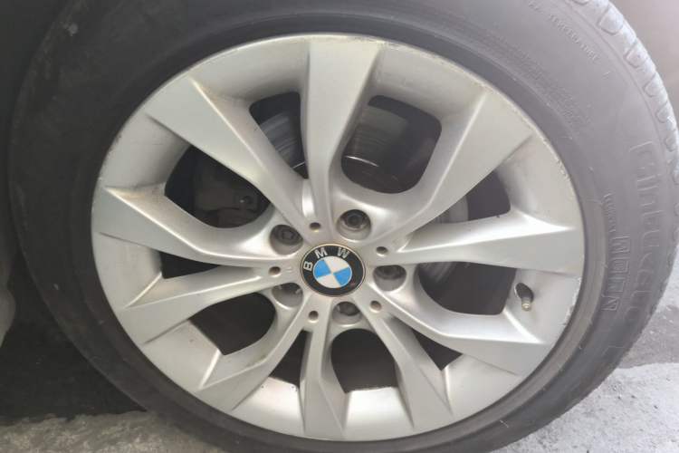 Used BMW X1 2014 sDrive18i Leading Model Right Front Wheel Hub