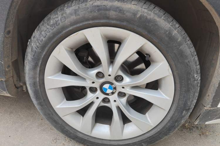 Used BMW X1 2014 sDrive18i Fashion Model Right Front Wheel Hub