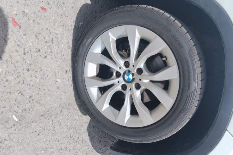 Used BMW X1 2014 sDrive18i Fashion Model Right Front Wheel Hub