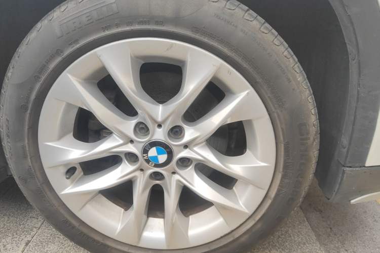 Used BMW X1 2014 sDrive18i Leading Model Right Front Wheel Hub