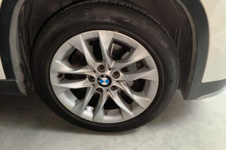 Used BMW X1 2014 sDrive18i Leading Model Right Front Wheel Hub