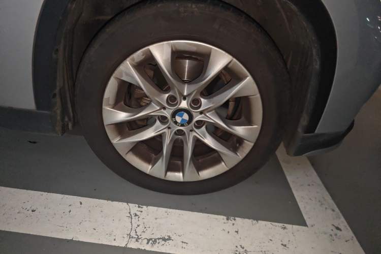 Used BMW X1 2014 sDrive18i Leading Model Right Front Wheel Hub