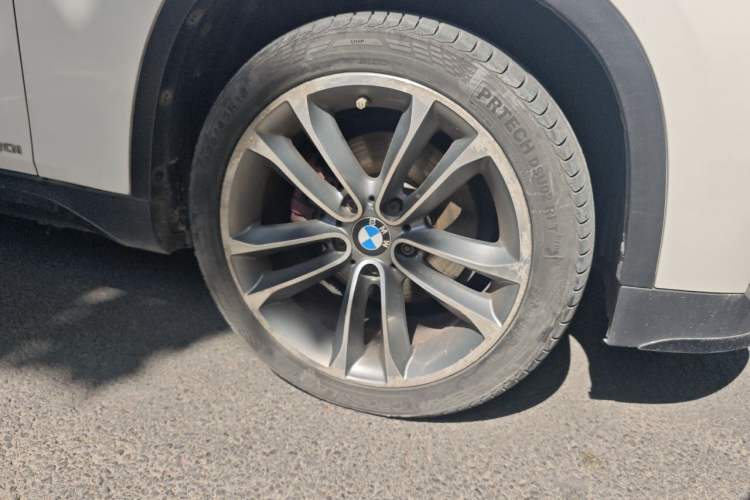 Used BMW X1 2014 xDrive20i Sports Design Package Right Front Wheel Hub